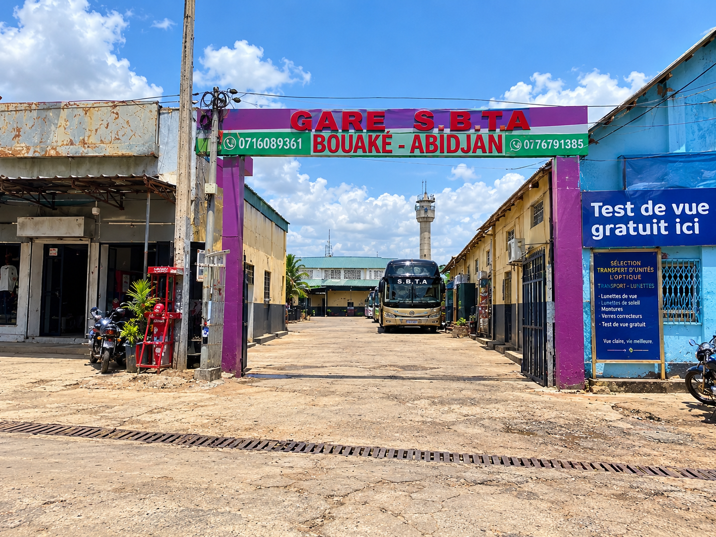 Entrée de la gare SBTA à Bouaké.